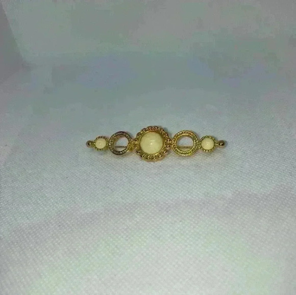 Monet head scarf gold tone pin - Picture 1 of 2